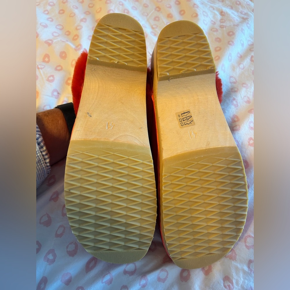 Swedish Hasbeens Red husband shearling clogs - Picture 6 of 7